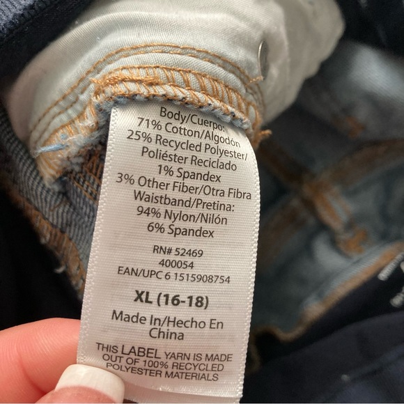 Time & Tru Women’s Maternity Shorts Size XL - Picture 3 of 4